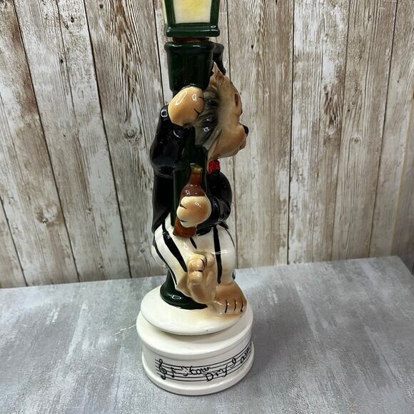 MCM Decanter Charming Cat Figurine with Lamp Post music box - Picture 5 of 6